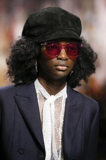 Details Christian Dior , Details Dior Fall 2018 Ready-to-Wear , Детали показа Кристиан Диор , Детали показа Диор осень зима 2018 , Fashion show , неделя моды в Париже , PFW , Мария Грация Кьюри , Mainstyles